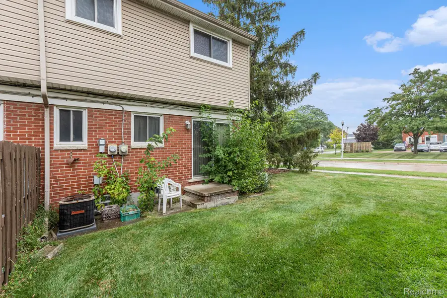 8210 Hettenberger, Warren, MI 48093 - #3