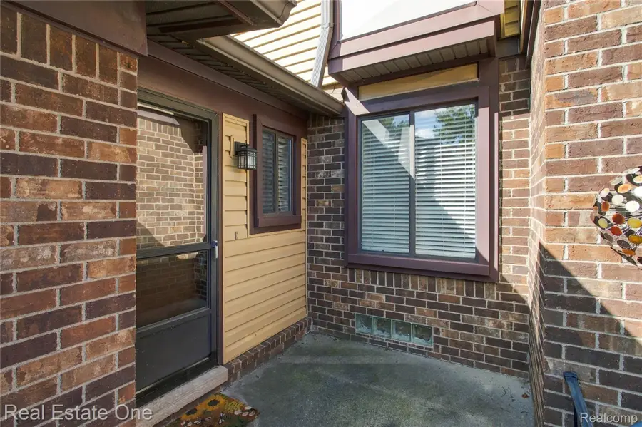 32109 W 12 Mile Road, Farmington Hills, MI 48334 - #3