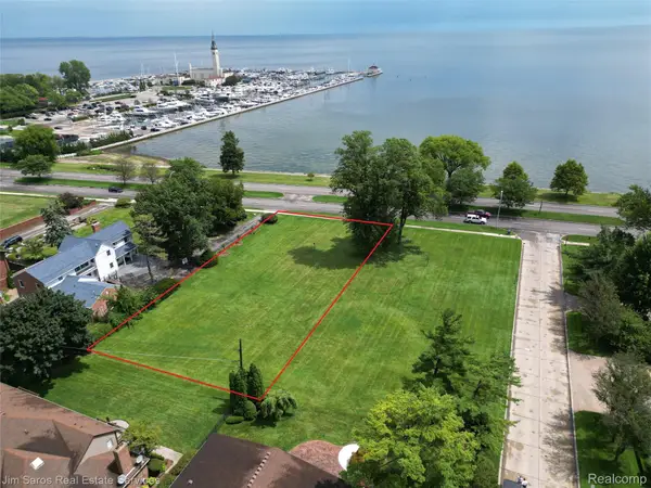 749 Lake Shore Road, GrossePointeShores, MI 48236