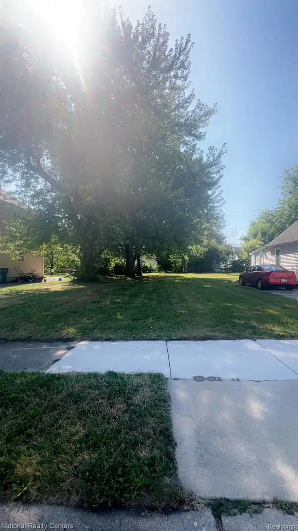 1740 E Woodruff Avenue, HazelPark, MI 48030