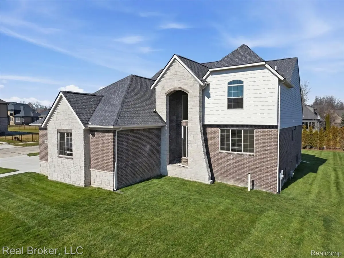 35689 Windridge Drive, New Baltimore, MI 48047 - #1