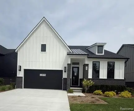 39 South Trail Court, Troy, MI 48083