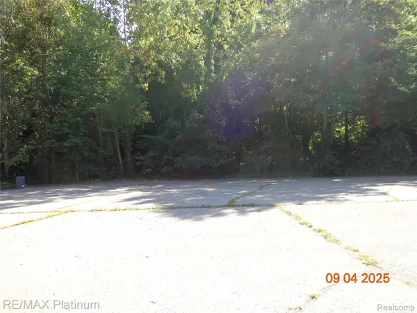 1928 Mist Wood Drive, Howell, MI 48843
