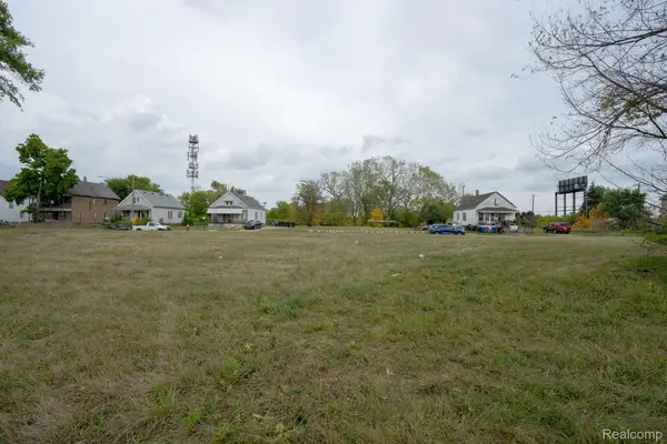 9845 Russell Street, Detroit, MI 48211