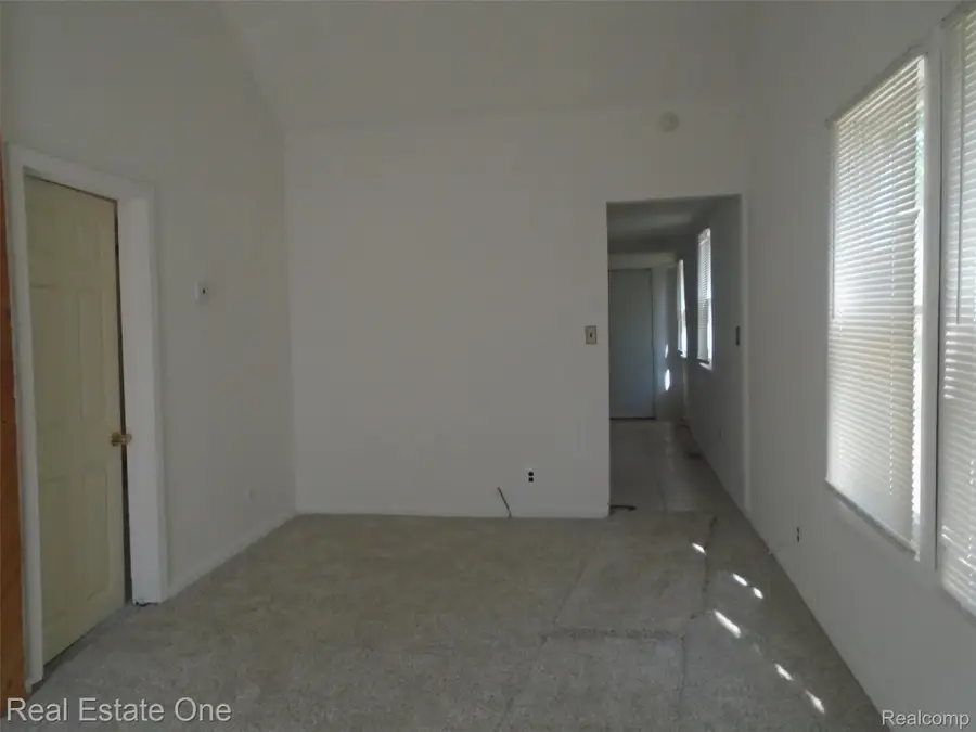 8087 Continental Avenue, Warren, MI 48089 - #3