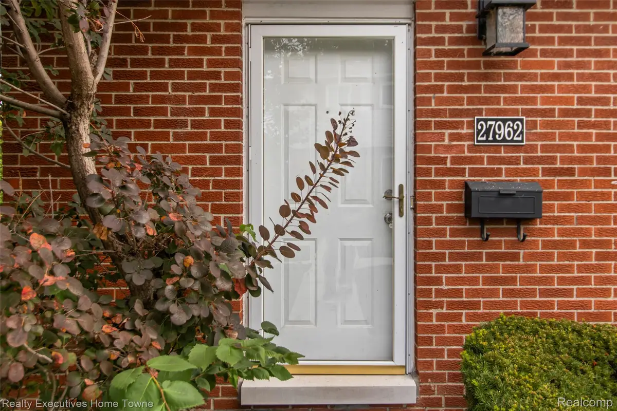 27962 Eastwick Square, Roseville, MI 48066 - #1
