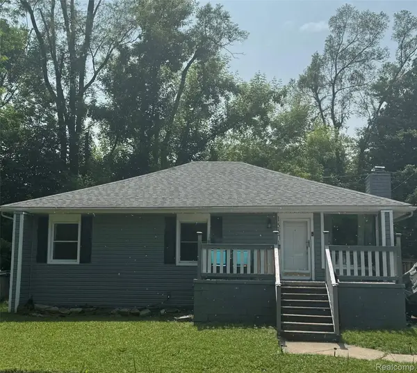 15571 Fenton, Redford, MI 48239