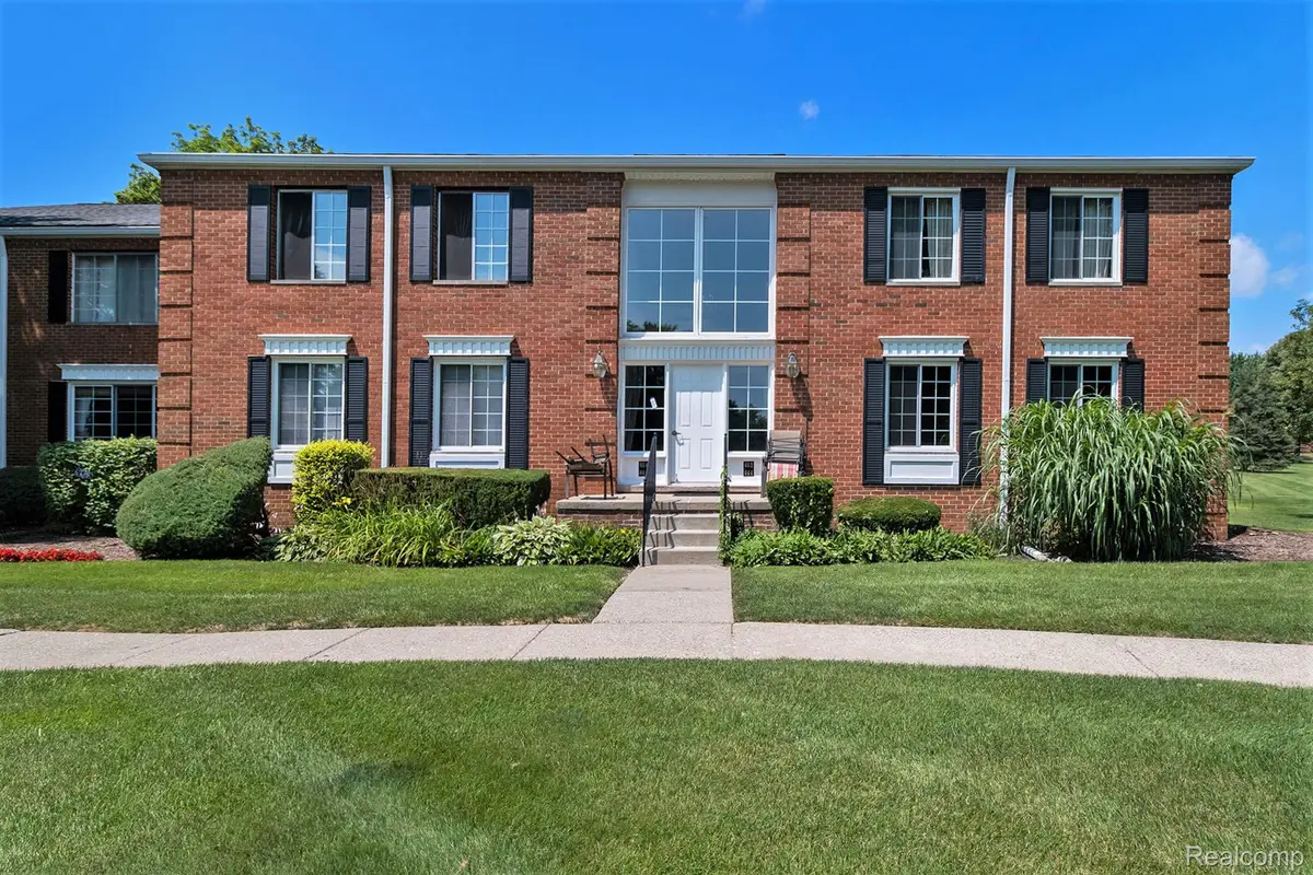 654 E Fox Hills Drive, Bloomfield, MI 48304 - #1