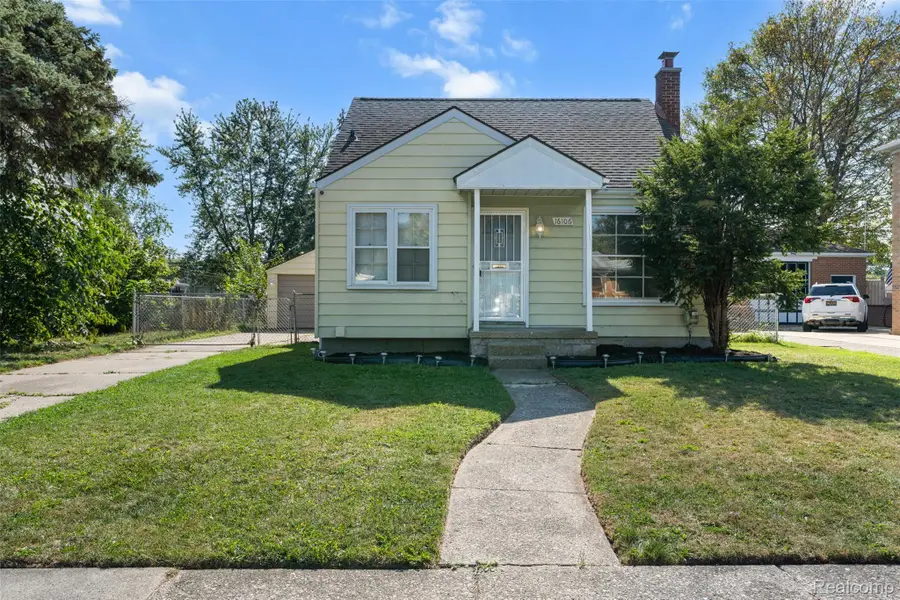 16106 Chesterfield Avenue, Eastpointe, MI 48021 - #2