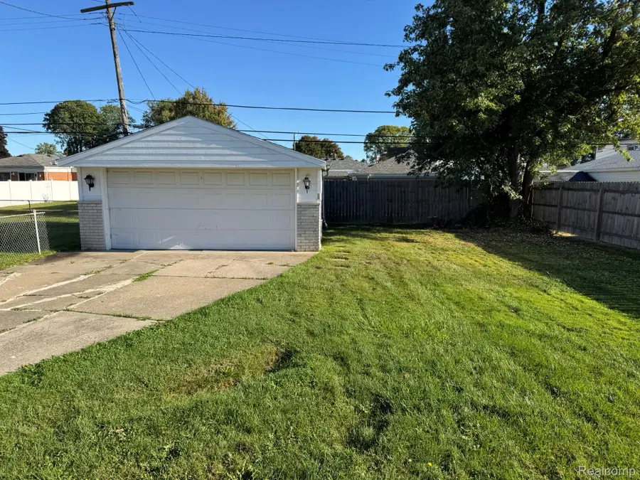 23113 Socia Street, Saint Clair Shores, MI 48082 - #2