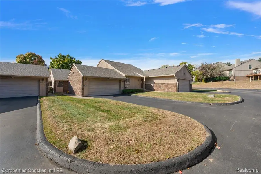 35509 Heritage Lane, Farmington, MI 48335 - #3