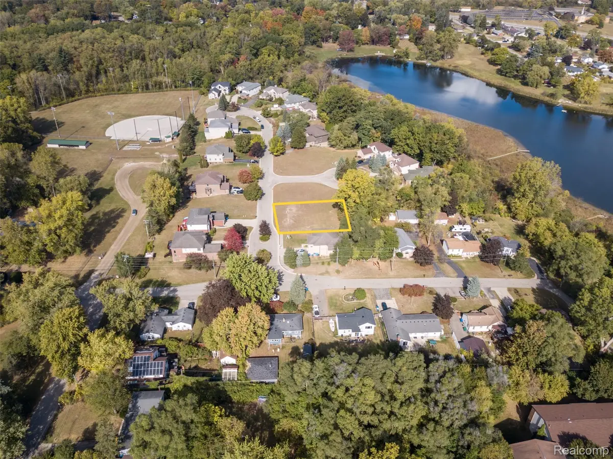 256 Madeleine Lane, Waterford, MI 48328 - #1