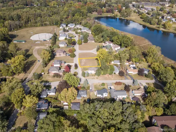 256 Madeleine Lane, Waterford, MI 48328