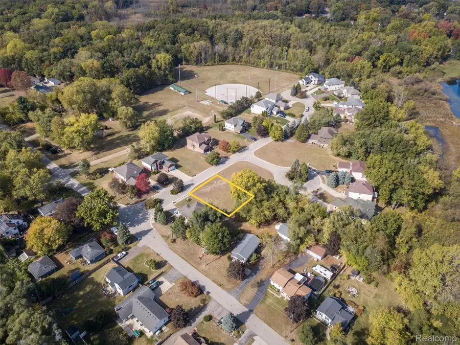 256 Madeleine Lane, Waterford, MI 48328 - #2