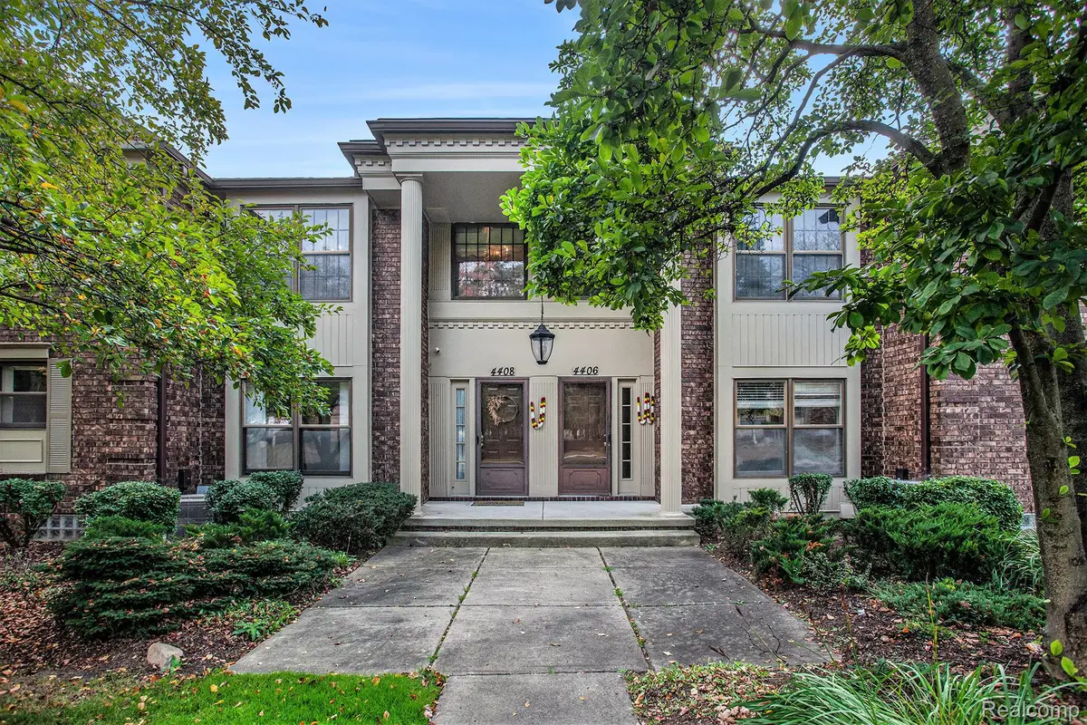 4408 Knightsbridge Lane, West Bloomfield, MI 48323 - #1