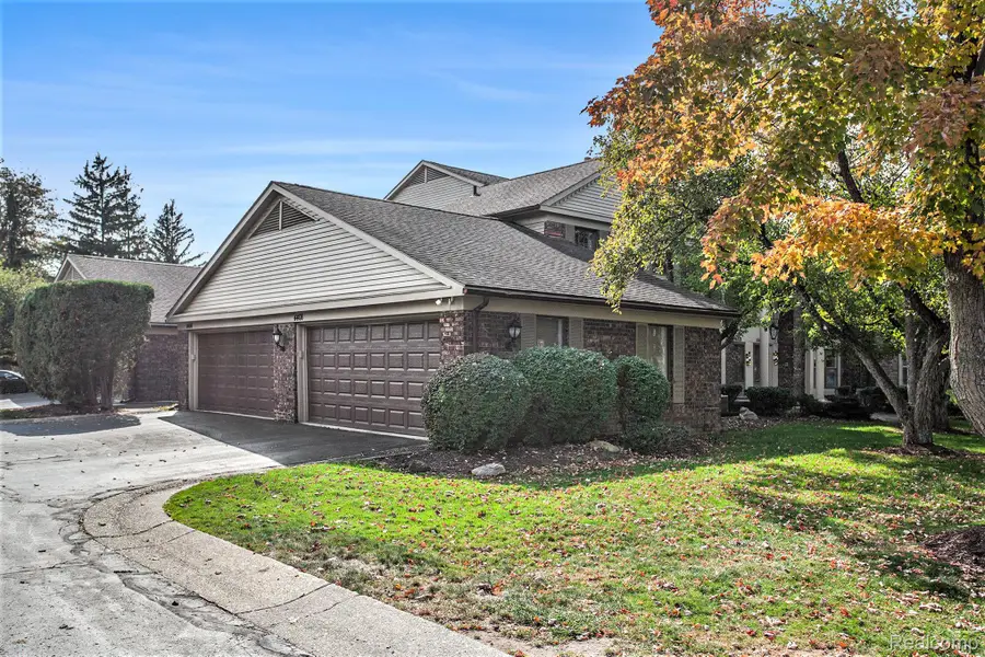 4408 Knightsbridge Lane, West Bloomfield, MI 48323 - #3