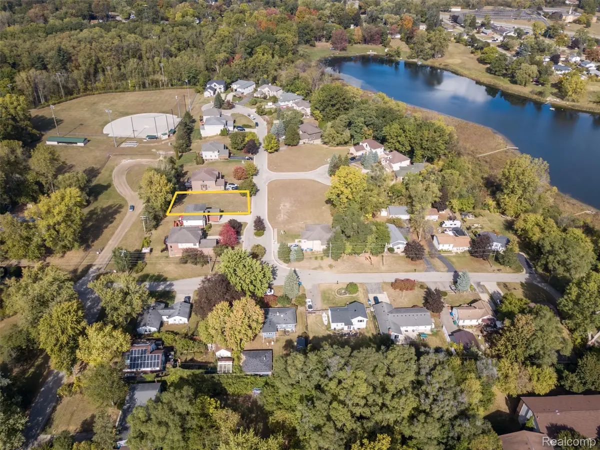 257 Madeleine Lane, Waterford, MI 48328 - #1