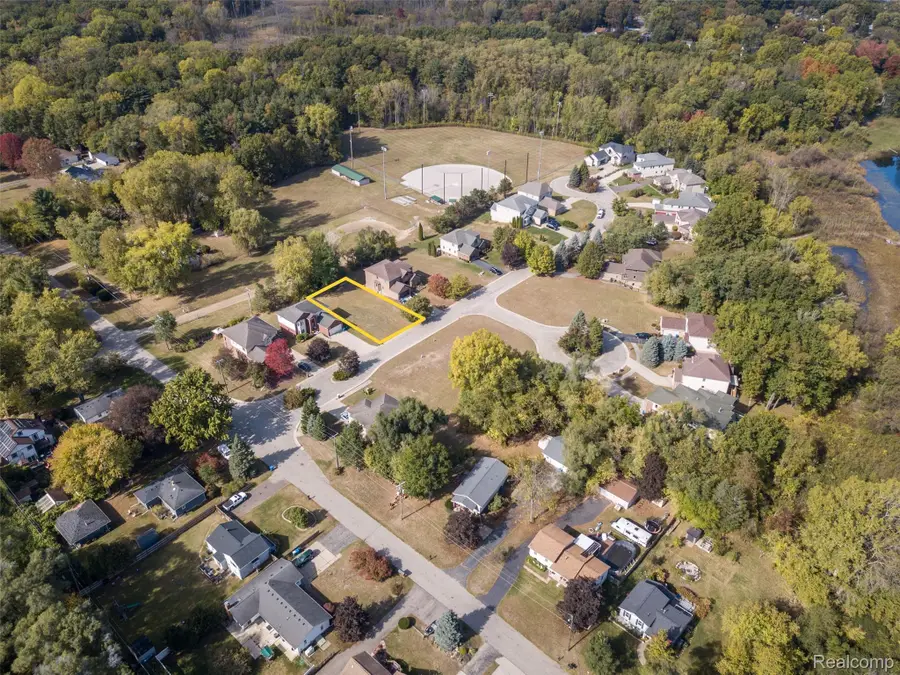 257 Madeleine Lane, Waterford, MI 48328 - #2