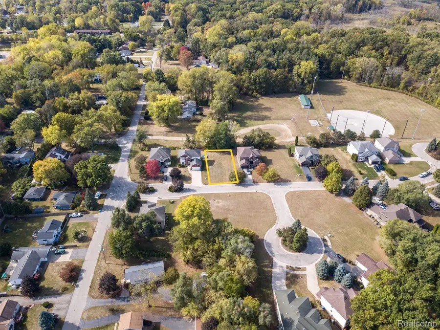 257 Madeleine Lane, Waterford, MI 48328 - #3