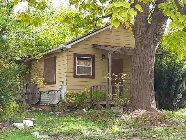 911 Hughes Avenue, Flint, MI 48503 - #1