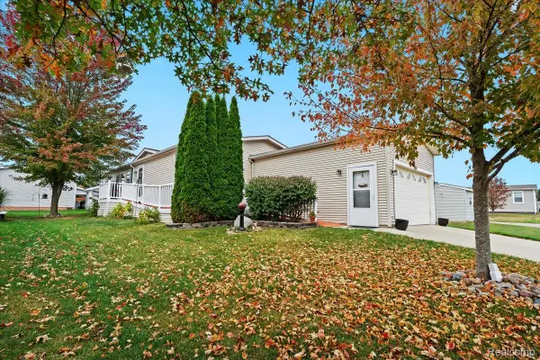 11092 Indianwood Court, SouthLyon, MI 48178
