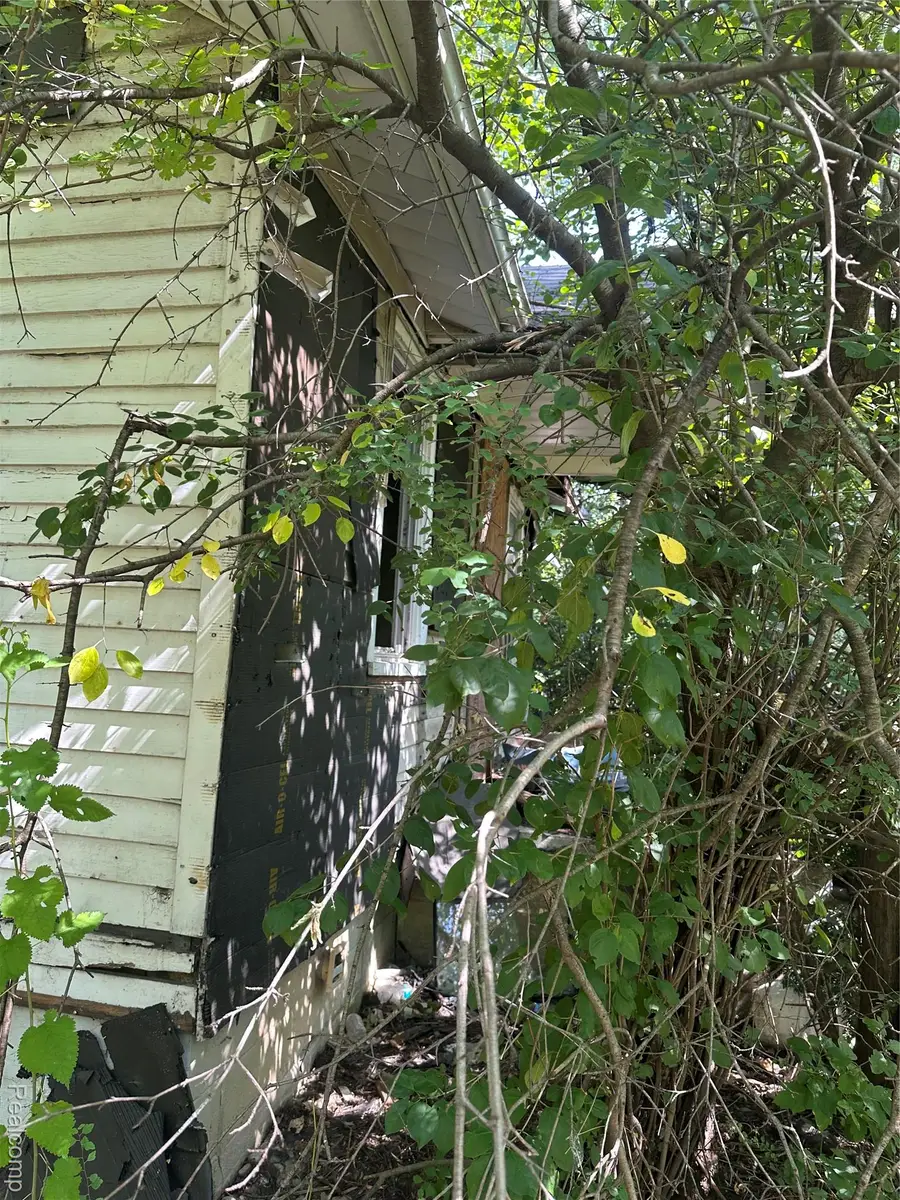 3149 Whittier Avenue, Flint, MI 48506 - #2
