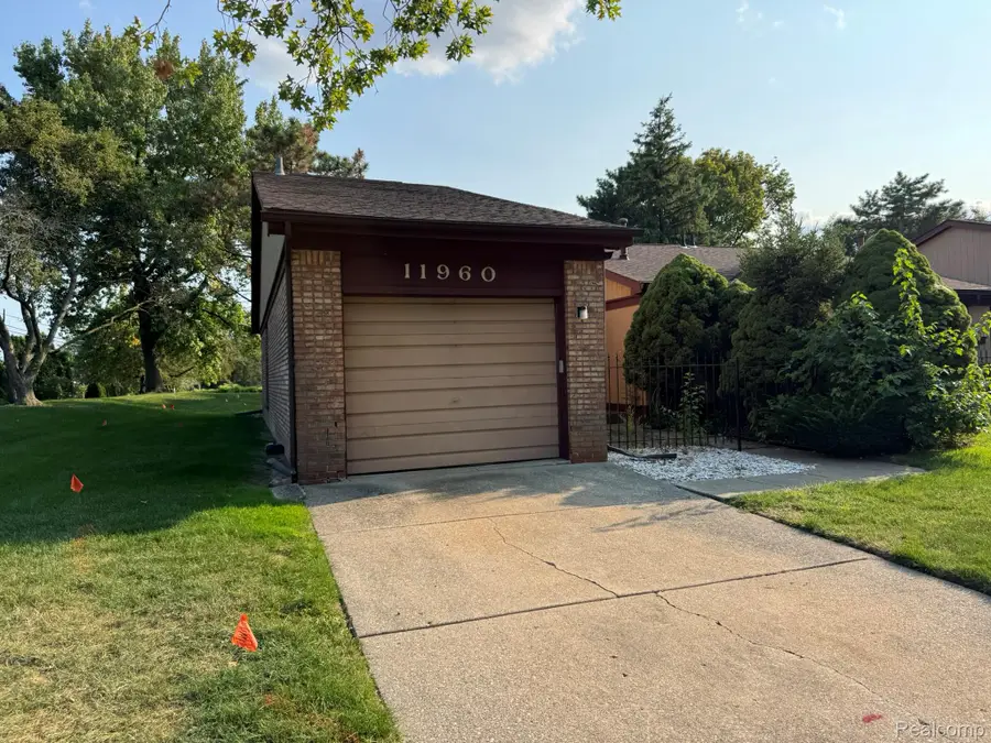 11960 E Fort Lauderdale Street, Warren, MI 48093 - #2