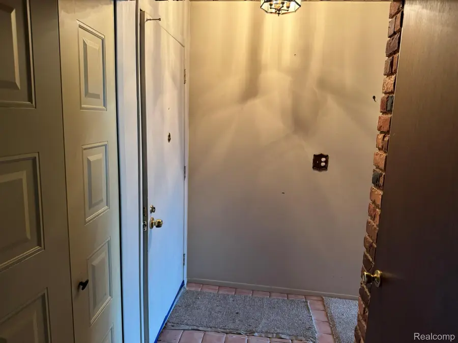 11960 E Fort Lauderdale Street, Warren, MI 48093 - #3