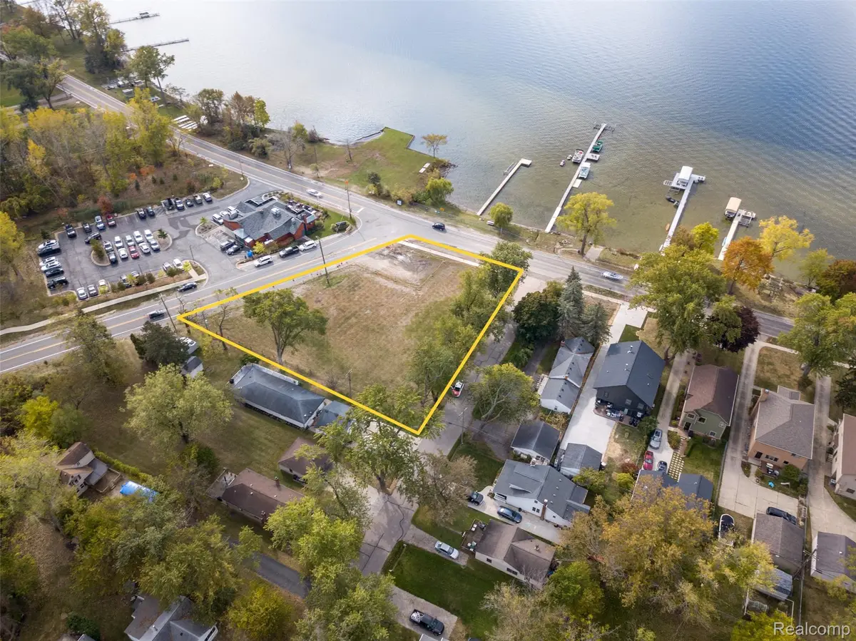 1035 E Walled Lake Drive, Walled Lake, MI 48390 - #1