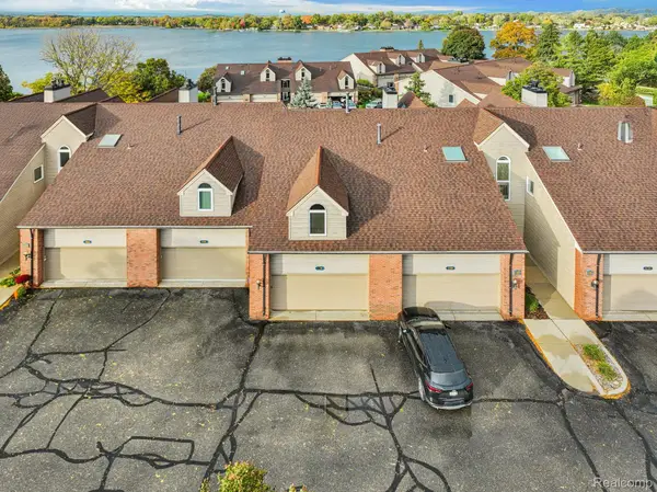 3388 Loon Lake Court, Waterford, MI 48329