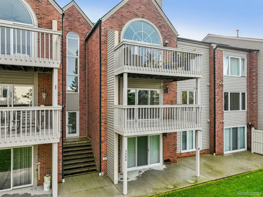 3388 Loon Lake Court, Waterford, MI 48329 - #2