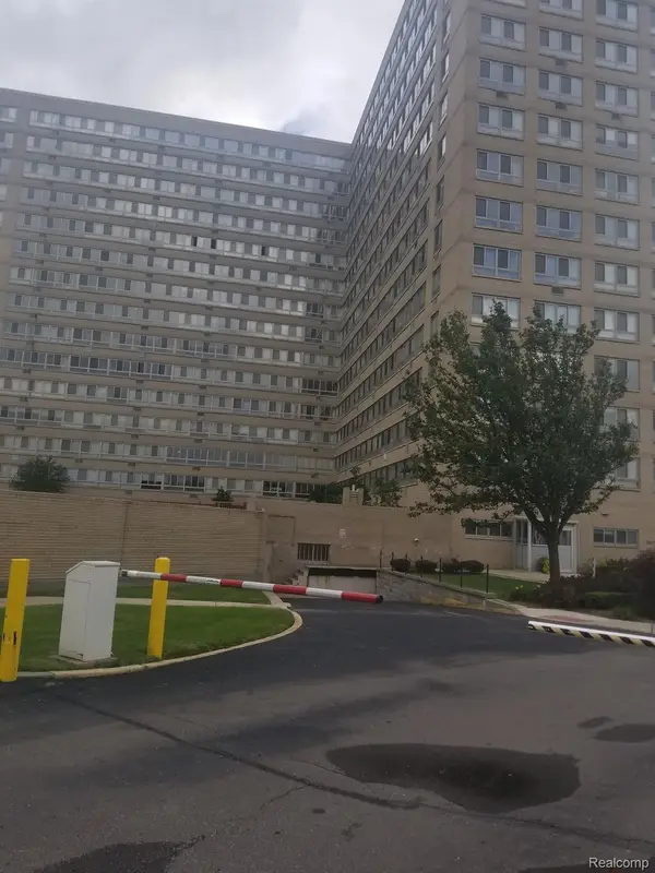 8900 E Jefferson Avenue #1103, Detroit, MI 48214