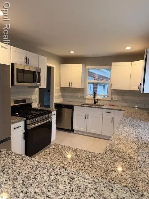 6550 Golfview Street, Garden City, MI 48135 - #3