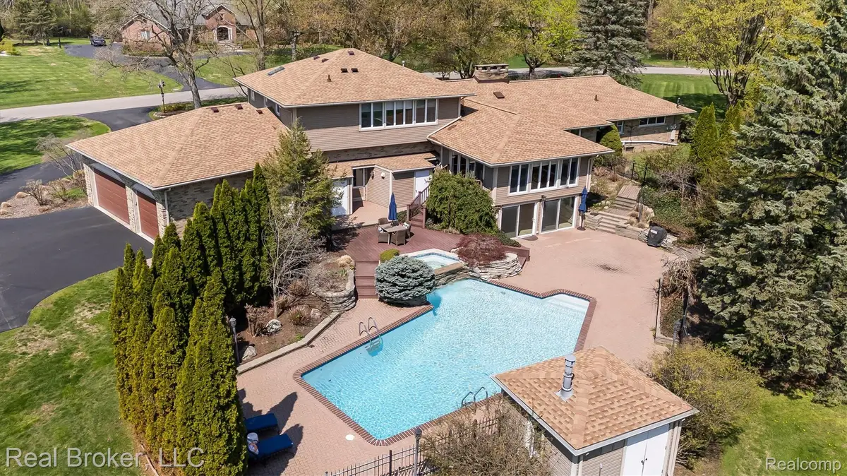 7357 W Greenwich Drive, Bloomfield, MI 48301 - #1