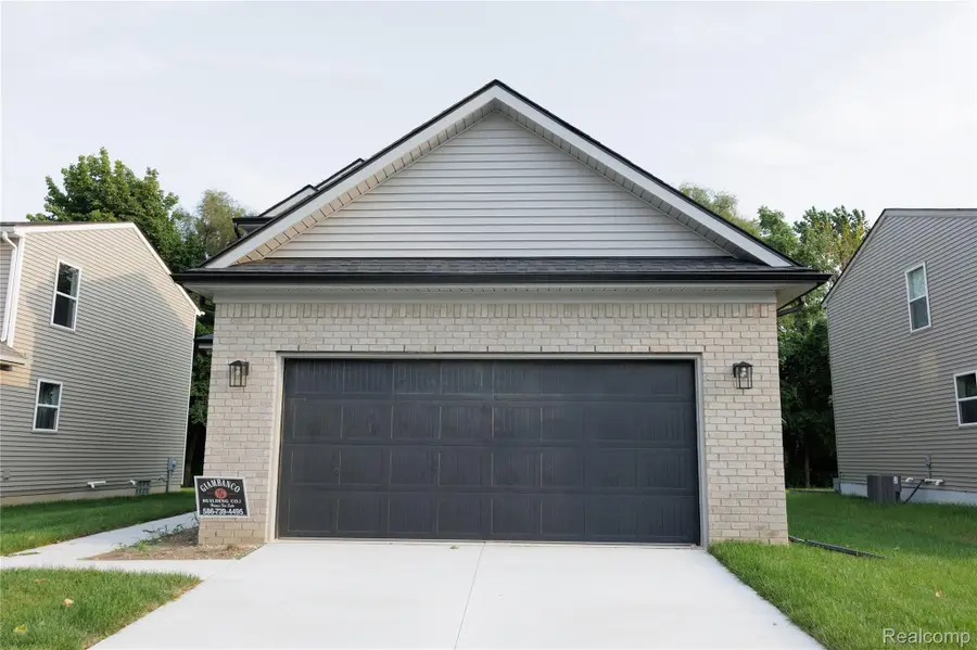 23207 Dale Allen Drive, Clinton Township, MI 48035 - #2