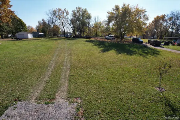 1070 Grand Blanc Road, GrandBlanc, MI 48439