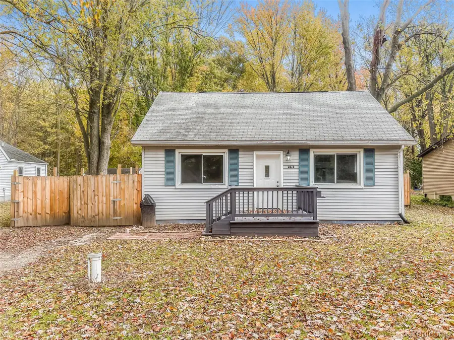 2372 Meadow Street, Flushing, MI 48433 - #2