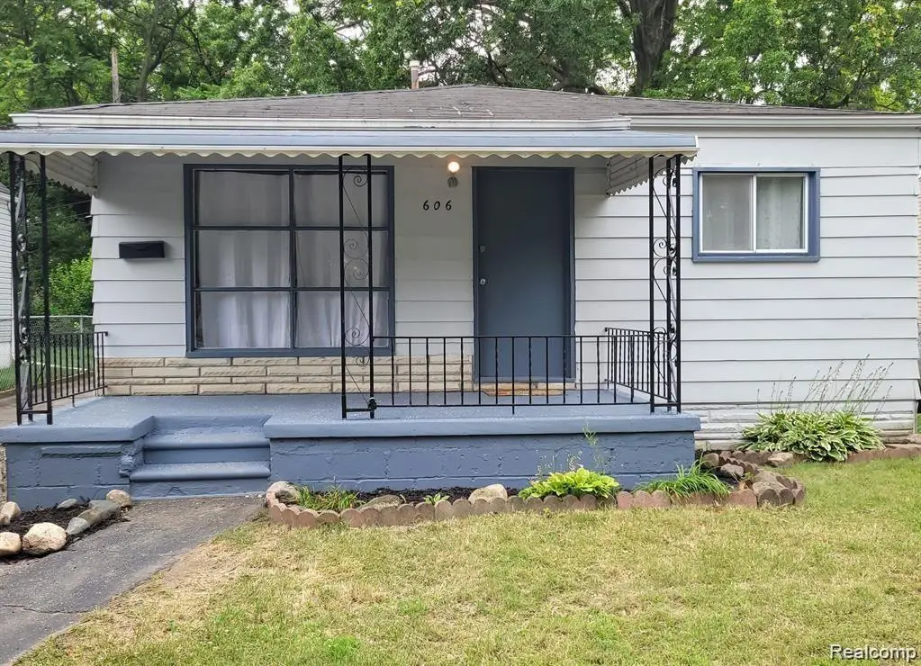 606 E Milton Avenue, Hazel Park, MI 48030 - #1