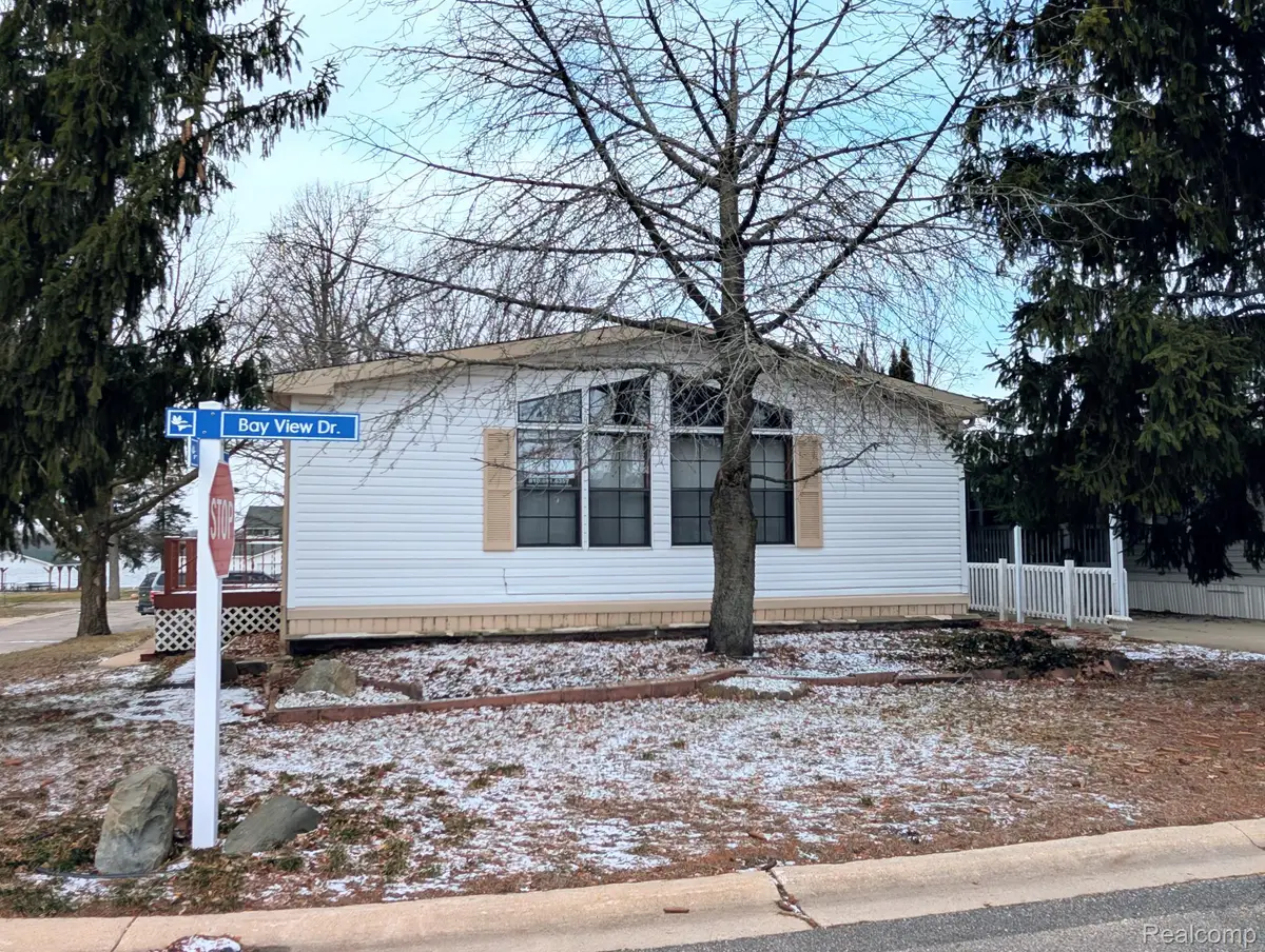 3072 E Bay Drive, Fenton, MI 48430 - #1