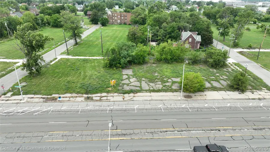 10921 E Jefferson Avenue, Detroit, MI 48214 - #3