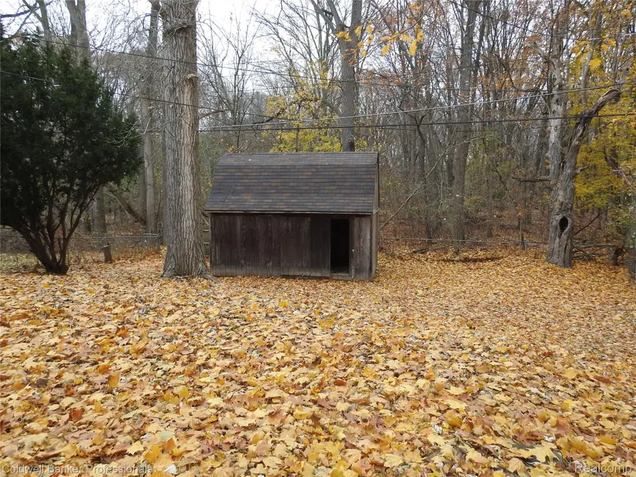 5919 Western Road, Flint, MI 48506 - #3