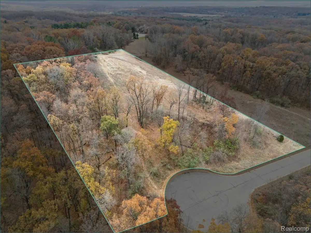 9410 Grand Summit Drive, Fenton, MI 48430 - #1