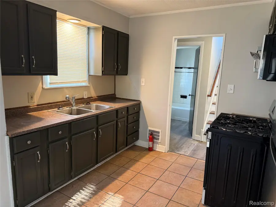876 Garfield Avenue, Lincoln Park, MI 48146 - #3