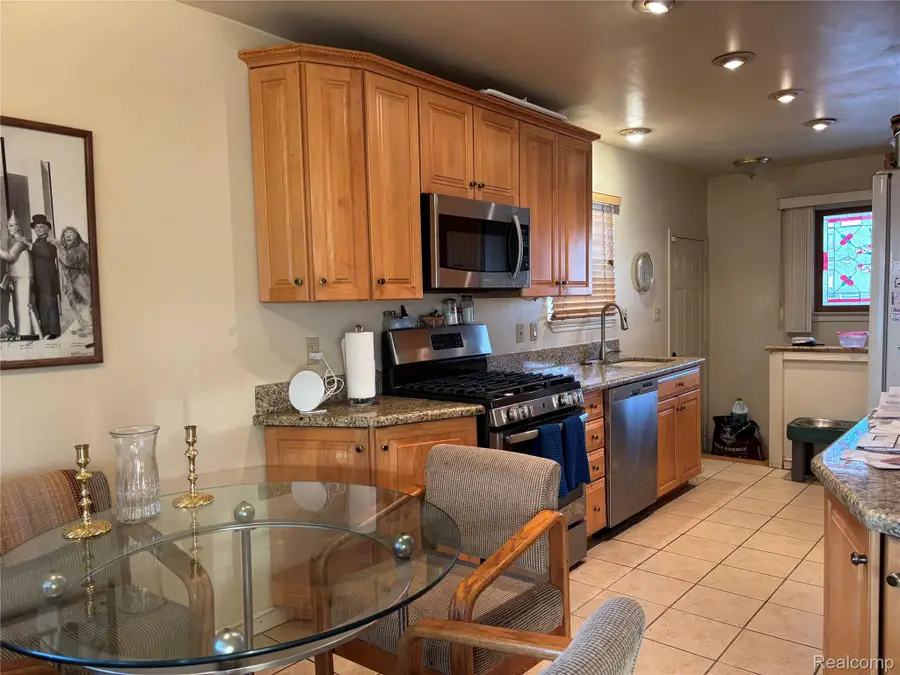 26411 W Warren Street, Dearborn Heights, MI 48127 - #3