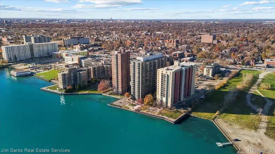 8200 E Jefferson Avenue #802, Detroit, MI 48214 - #3