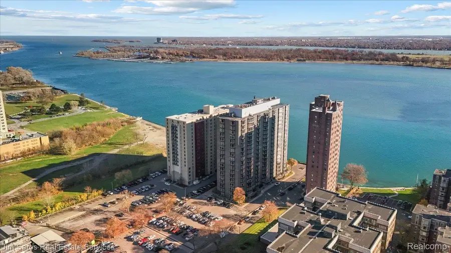 8200 E Jefferson Avenue #1012, Detroit, MI 48214 - #2