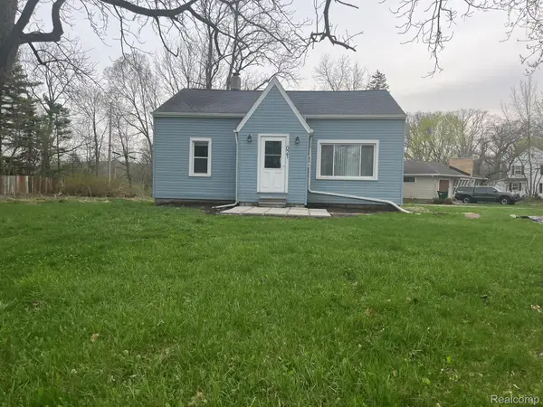 3021 N Grand River Avenue, Lansing, MI 48906