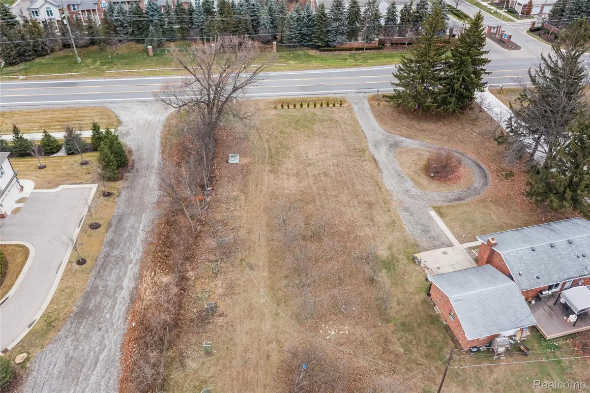 2041 W Maple Road, Commerce, MI 48390 - #1