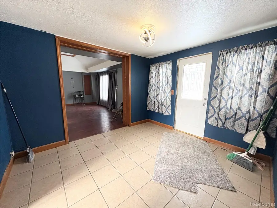 2374 Bradford Drive, Grand Blanc, MI 48507 - #3