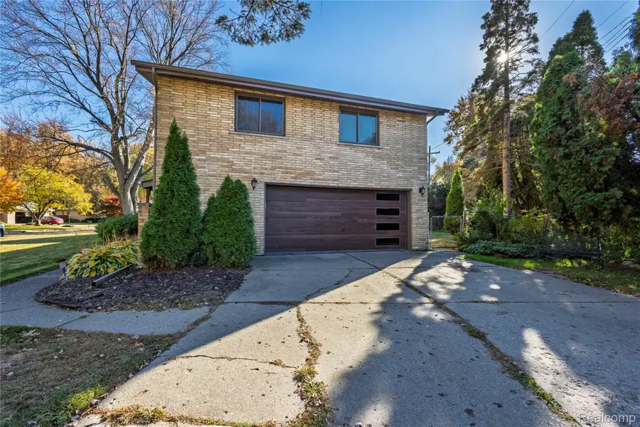 35163 Dumbarton Street, Harrison Township, MI 48045 - #3